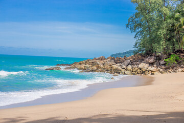 你爱的不是我,你心里还藏着谁,你爱的不是我,是否是我错了,是什么歌里的？