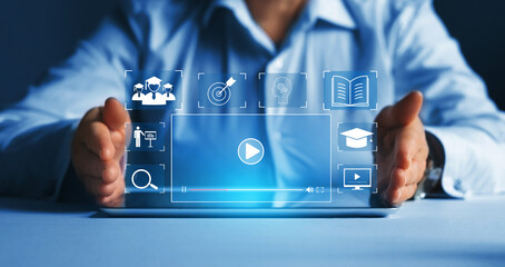 你爱的不是我,你心里还藏着谁,你爱的不是我,是否是我错了,是什么歌里的？