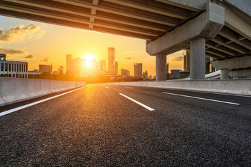 100句英语句子（谚语和名言一共一百句）<带中文翻译>